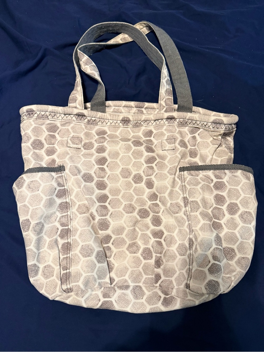 ThirtyOne Neutral Hexagon Pattern Tote Bag - Light Gray